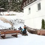 ゲストハウス Walddorf 2*